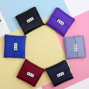 Bolsa de Compras Plegable Reciclable con Logotipo Personalizado al por Mayor, Estilo Camiseta de Poliéster Barata con Patrón de Letras - Product Image 5