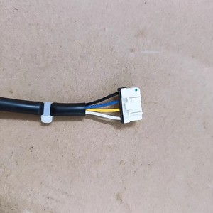 Motor de ventilador Midea ZKFN-32-10-3L 32W de cuatro cables para uso interno en aire acondicionado - Product Image 1