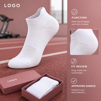 Chaussettes de course athlétiques respirantes avec protection anti-ampoules, maille ventilée, gestion de l'humidité, maintien du talon, bout plat, ajustement sans couture, blanches
