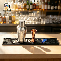 Tapis de bar en caoutchouc OEM à prix d'usine, tapis de bar en silicone antidérapant avec logo 3D personnalisé, doux et antidérapant pour bière
