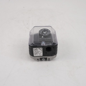 <span class=keywords><strong>Pressostat</strong></span> à gaz Kromschroder DG400U-3 84447595 IP54 1/4'' 50-400mbar - Product Image 3