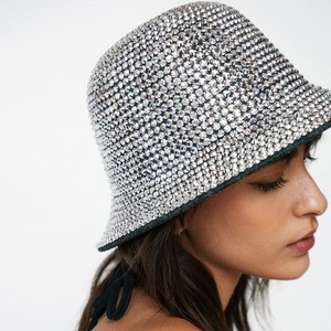 Sombrero de Pescador Hua Liyu con Pedrería Plateada, Hecho a Mano, con Incrustaciones de Diamantes, Estilo Individualista - Product Image 1