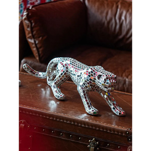 Sculpture de léopard en mosaïque de résine sur mesure pour la décoration intérieure de la maison et de l'hôtel - Product Image 1