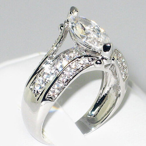 Anello Geometrico con Cristalli Marquise per Donne, Elegante Accessorio Minimalista per Uso Quotidiano - Product Image 4