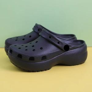 Sabot de jardin classique pour femmes, sandale décontractée à enfiler pour l'intérieur et l'extérieur - Product Image 6