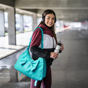 Échantillon gratuit Sac de sport de voyage en néoprène personnalisé de grande capacité avec fermeture éclair Sac de sport de yoga pour le week-end avec style tendance Sac de sport personnalisé - Product Image 2