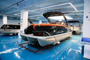 2025 22ft Sport Series Aluminum Arch LCD Console Marine Seating Fiberglass Pontoon Boat for Fishing Sale - Product Image 2