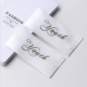 Etichette Personalizzate con Logo del Marchio Privato, Etichette Tessute su Misura per Abbigliamento, Etichette per Magliette e Etichette Jacquard - Product Image 1