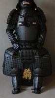 Armures de samouraï japonaises traditionnelles synthétiques de haute qualité Tosei-gusoku avec cornes de taureau Kabuto Série TV