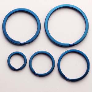 Llavero plano de acero inoxidable PVD pulido a espejo de 25 mm personalizado, llavero dividido duradero OEM a granel para llaves de coche - Product Image 4