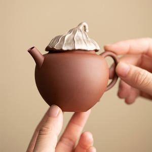 Tetera de arcilla púrpura Da'an Hall con tapa de loto envejecido y detalles en plata, juego de tetera individual para ceremonia del té, ideal para regalo. - Product Image 1
