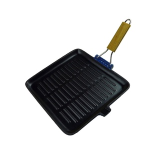 Sartén de hierro fundido cuadrada portátil para camping, compatible con cocinas de inducción, precurada, con ranuras, para asar, con base de madera extraíble - Product Image 1