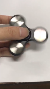 Merrycoo <span class=keywords><strong>2025</strong></span> <span class=keywords><strong>Hot</strong></span> xu hướng thần tài tay Spinner Hợp Kim Thần Tài Spinner Kim loại đồ chơi ngón tay con quay hồi chuyển nhôm - Product Image 6