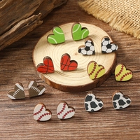 Boucles d'oreilles clous tendance en bois léger en forme de cœur 2026 pour filles (thèmes : Ballons de sport, Basketball, Volleyball, Baseball)