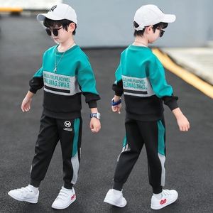 Ensemble deux pièces décontracté pour garçons OEM ODM en polyester et coton à carreaux pour la tenue de printemps des enfants, vêtements élégants pour enfants - Product Image 2