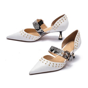 Sexy bout pointu <span class=keywords><strong>blanc</strong></span> vachette et texture de serpent boucle de ceinture chinois mary jane chaussures pour femmes - Product Image 3