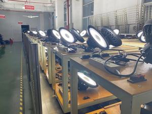 Projecteur LED UFO High Bay 200W 5000K Lumière du jour IP65 en aluminium pour entrepôt et usage industriel SMD3030 Durée de vie 50000H - Product Image 4