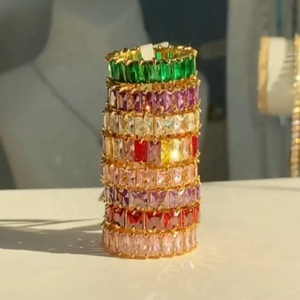 Anillo de Circonita Cúbica Colorido Arcoíris para Mujer, Joyería Chapada en Oro de 18K PVD, Acero Inoxidable 316l, Anillos Apilables con Circonitas - Product Image 1