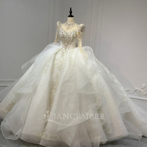 Robe de mariée moderne Xs259 à manches longues, style robe de bal, avec détails perlés et sequins, dos nu en dentelle, personnalisable - Product Image 5