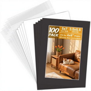 Paquete <span class=keywords><strong>de</strong></span> 100 Paspartús Negros <span class=keywords><strong>de</strong></span> Papel <span class=keywords><strong>de</strong></span> 5x7 con Núcleo Blanco y Corte Biselado para Fotos <span class=keywords><strong>de</strong></span> 4x6, Incluye Respaldo y Bolsas - Product Image 1