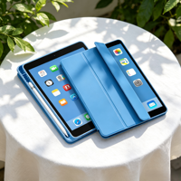 Étui pour tablette intelligent à triple pliage en TPU souple avec emplacement pour stylet, parfaitement compatible avec iPad Air 6 et iPad Pro 2024.