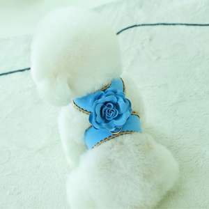 Arnés de Gamuza Premium para Perros con Diseño Floral Hecho a Mano, Ajuste Estructurado y Duradero, Arnés Personalizable para Perros y Gatos - Product Image 1