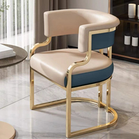 Chaise de salle à manger en cuir microfibre imperméable, durable, pour restaurant et hôtel, avec pieds sabre en métal doré, style moderne, simple et luxueux