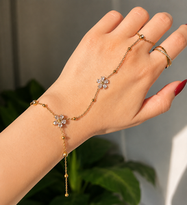 Elegante Pulsera de Anillo Floral Chapada en Oro para Mujer, Cadena de Mano Ajustable, Pulsera de Dedo con Flor de Cristal - Product Image 1