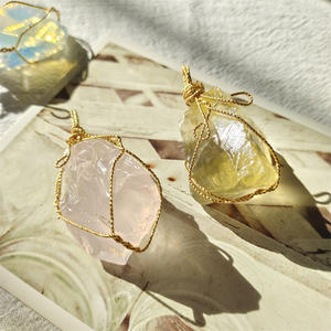 प्राकृतिक क्रिस्टल लटकन कच्चे क्रिस्टल पत्थर सुलेमानी नीलम किसी न किसी गुलाब क्वार्ट्ज लटकन - Product Image 2