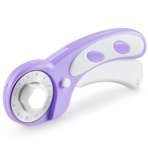 Cutter rotatif ergonomique de 45 mm avec roulement, confort amélioré - Product Image 1
