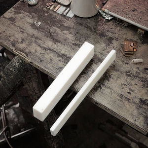 Puente y Tuercas para Guitarra Electroacústica de 6 Cuerdas, Material de Hueso de Buey Personalizado, Modelo GN-10, Buen Tacto, OEM y ODM - Product Image 3