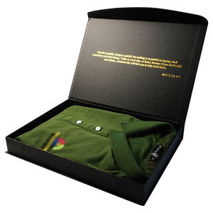 Negro mate forma de libro solapa personalizado Logotipo de lámina caliente plegable rígido Cartón plegable papel ropa bufanda camiseta caja magnética - Product Image 1