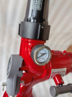 Canon à eau en alliage d'aluminium noir/rouge avec jet droit et buse à quatre buses empilées, avec barre de commande