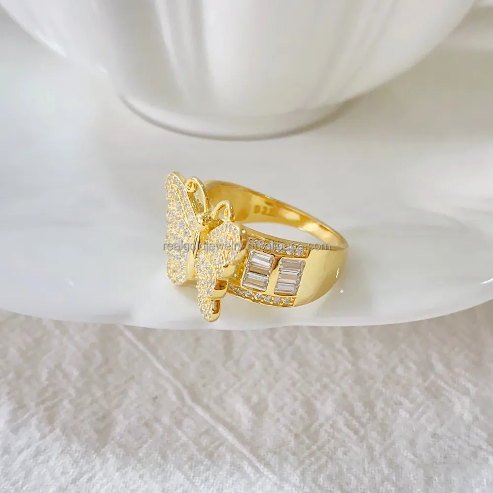 Elegante anillo de joyería de plata pura con ajuste de garra con mariposa de circón chapado en oro regalo perfecto para boda