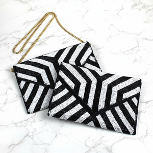 Pochette à bandoulière perlée noire et blanche de luxe sac de soirée à motif rayé en cristal et strass pour les fêtes - Product Image 1