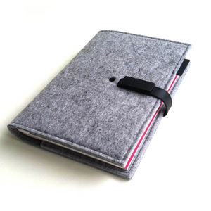 Diario con cubierta de fieltro de lana gris, diario de viaje, planificador de viaje, cuaderno con bloqueo USB - Product Image 1