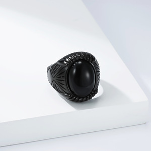 แหวนแฟชั่นทรงเรขาคณิตประดับพลอยสีดำแบบฝังขอบ สำหรับทุกเพศ เป็นของขวัญ เครื่องประดับเหล็กสีทองดำ - Product Image 3