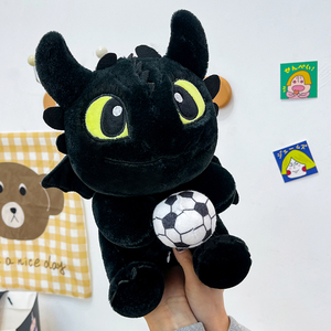 Peluche <span class=keywords><strong>Dragon</strong></span> Sans Dents <span class=keywords><strong>Noir</strong></span> <span class=keywords><strong>et</strong></span> <span class=keywords><strong>Blanc</strong></span>, Design Vivant, Tenant un Ballon de Football, Jouet en Peluche Mignon, Vente Chaude - Product Image 3