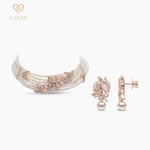 طقم مجوهرات فاخرة من Lixin مكون من قطعتين، قلادة وأقراط من اللؤلؤ الصناعي وأوراق شجر وردية مطلية بالذهب الوردي لحفلات الزفاف - Product Image 1