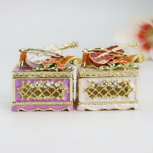 SHINNYGIFTS Caja del Tesoro esmaltada Caja de almacenamiento de cofre de violín para niños Adultos Mini cajas de joyería Favores de fiesta temática de boda <span class=keywords><strong>Deco</strong></span> - Product Image 3