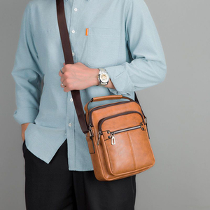 अनुकूलित लोगो आकस्मिक पु चमड़े के दूत बैग फैशनेबल पत्र सजावट के साथ पुरुषों के लिए टिकाऊ छाती बैग - Product Image 1