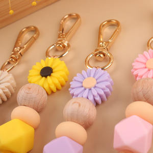 2025 dessin animé mignon marguerite fleur Silicone perlé porte-clés sac sac à dos breloque voiture suspendu pendentif femmes cadeau - Product Image 3