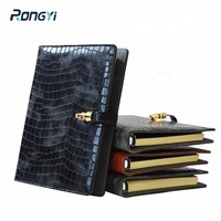 Agenda personnalisable A5 2026-2027 avec 6 anneaux, 96 feuilles de pages intérieures à feuilles mobiles, couverture en PU et boucle avec logo
