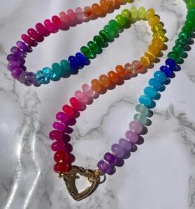 Collier de perles coloré personnalisé pour femmes, perles de verre, pendentif en forme de cœur de fleur, collier de perles fait à la main - Product Image 2