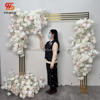 Arrangement floral artificiel de roses blanches et de gypsophile pour la décoration de scène d'événements de mariage, fait à la main