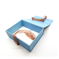 Emballage de cadeau en carton à bas prix boîtes de parfum pliables magnétiques pliantes boîte à rabat avec ruban