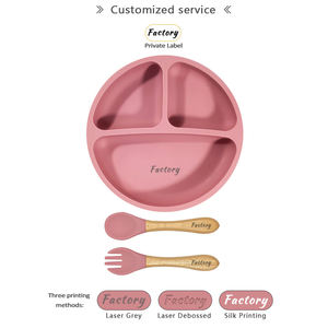 Assiette d'apprentissage pour bébé, assiette divisée avec poignée en bois, cuillère et fourchette en silicone, matériau résistant à la chaleur, compatible micro-ondes - Product Image 4