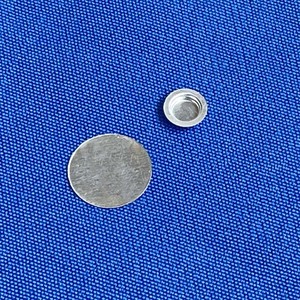 Recipientes de aluminio sellados para piezas de instrumentos Shimadzu 201 53090 00 - Product Image 1