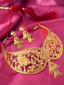 Achetez des accessoires de mode floraux plaqués or pour un ensemble de collier avec boucles d'oreilles Jhumka assorties, pour les mariages et les occasions festives - Product Image 6