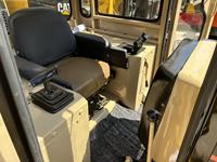 Bulldozer Caterpillar D6M Súper Resistente y Robusto de Tamaño Mediano para Remover Tierra en Cargas Pesadas y Condiciones de Trabajo Difíciles